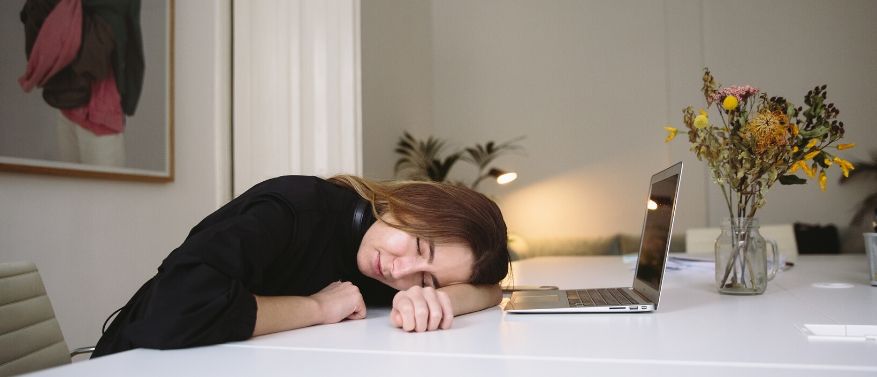 Powernapping: Mit voller Power in die zweite Tageshälfte