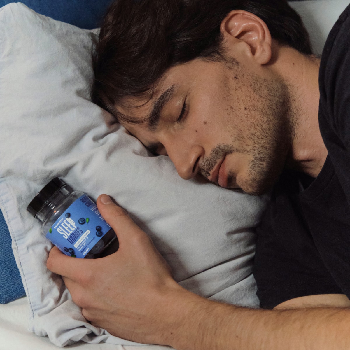 SLEEP SPRAY STRONG auf Nachttisch